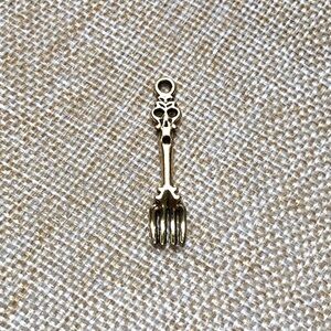 🔴 5 for $10 ONE Vintage Style Gold Tone Fork Pendant